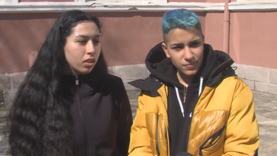 Наградиха ученички от Пазарджик, които намериха пари и ги предадоха в полицията