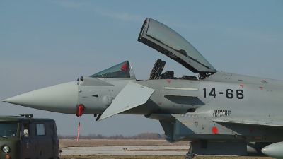 Темата за чужди бойни самолети на българска територия отново стана