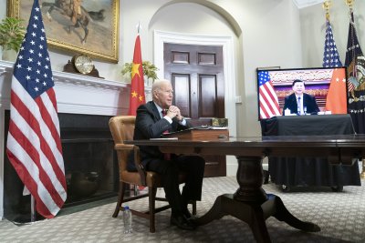 Утре американският президент Джо Байдън ще предупреди по телефона китайския