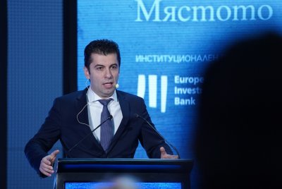 Премиерът Кирил Петков дава изявление преди началото на срещата на