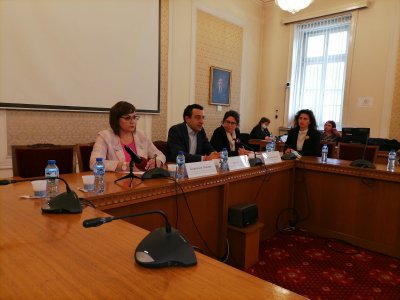 Нинова: България ще въведе ситуация на форсмажор, за да се спаси икономиката