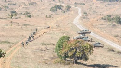 МО: Придвижва се военна техника към учебен полигон "Ново село"