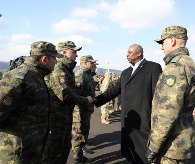 Американският министър на отбраната Лойд Остин пристигна на двудневно посещение