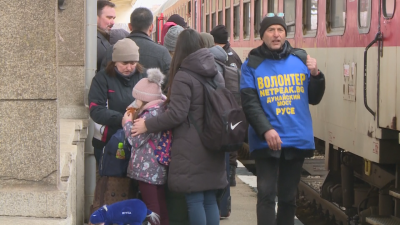 Всеки ден около 250 украинци пристигат в Русе с международния влак от Букурещ