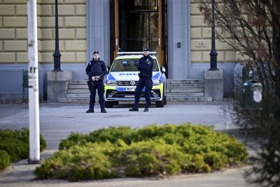Ученик уби две жени в училище в Швеция