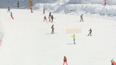 Заради необичайно студения март удължават ски сезона в Банско Той