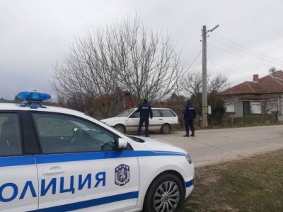 Девет души са задържани при специализирана полицейска операция в село Белозем