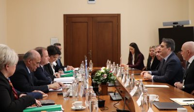 Асен Василев се срещна с делегации от Турция и Гърция