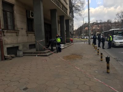 Масово сбиване пред Съдебната палата в Пловдив и стрелба с