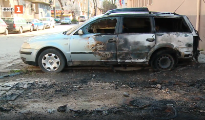 Автомобил в Пловдив изгоря, шофьорът е загинал (Видео)