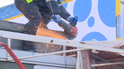 Столичната община премахва незаконни постройки на пазара пред РУМ Лозенец