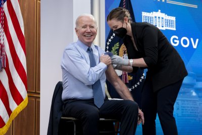 Президентът на САЩ Джо Байдън получи втора бустерна доза ваксина