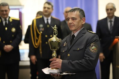 Комисар Дарин Димитров е Пожарникар на годината за 2021 Той