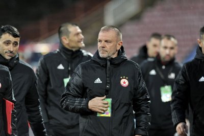 БФС наказа Стойчо Младенов да не води ЦСКА в следващите три мача