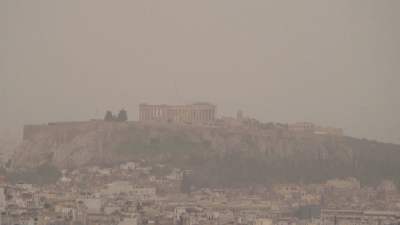 Пясъчна буря в Атина Гъсти облаци прах покриха града а
