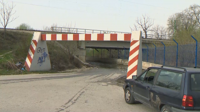 Жители на пловдивското село Кадиево твърдят че компрометирана стена на