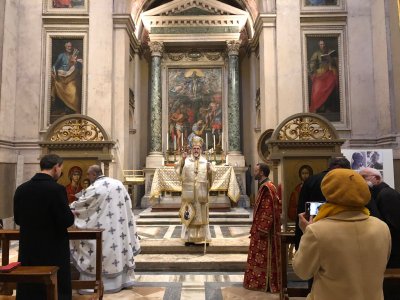 За първи път български православен архиерей служи света литургия в