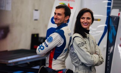 Мария Габриел тества спортен водороден автомобил на писта във Франция