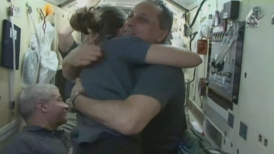 Завръщане от Космоса - американец и двама руснаци се приземиха в Казахстан