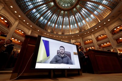 Зеленски пред румънския парламент: Украйна не е последната цел на руската агресия