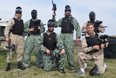 Футболистите на Локомотив Пд премериха сили на пейнтбол