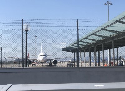 След подаден сигнал: Не е открита бомба на борда на самолет на летище София