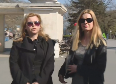 Съпругите на моряците от кораба Царевна говорят пред журналисти във