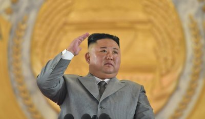 Северна Корея чества 10 години Ким Чен-ун на власт