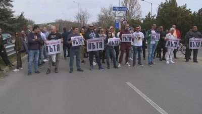 Жители на варненския комплекс Чайка блокираха пътя Варна Златни