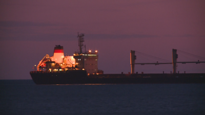 Българският кораб Царевна който е блокиран на пристанището в Мариупол