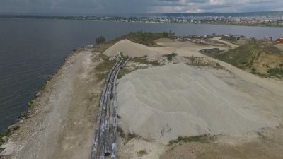 Повдигнаха обвинение на кмета на Варна Иван Портних за замърсяването на Варненското езеро