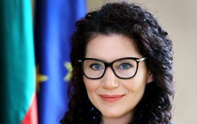 Калина Константинова: България ще продължи да се грижи за всички невинни хора, които бягат от войната в Украйна