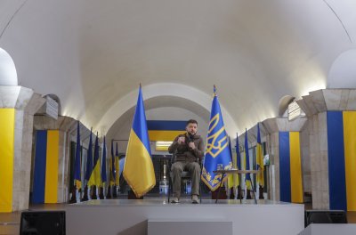 Зеленски очаква по-тежко въоръжение от Запада, Украйна посрещна Великден с ракетни обстрели