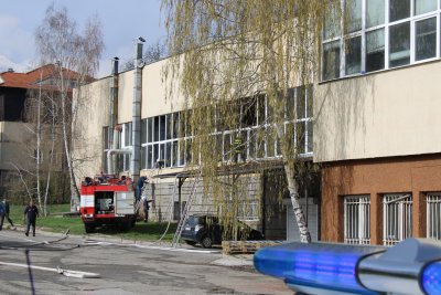 Пожар избухна в част от бившия телефонен завод в Банско Сигналът