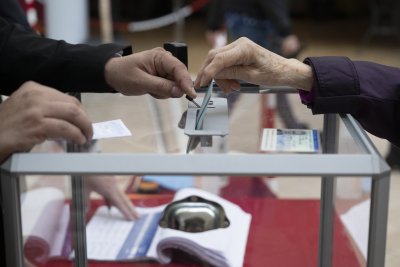 Франция гласува: Защо някои избират да пуснат бяла бюлетина