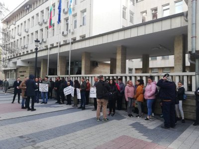 Пред Апелативния съд в Пловдив започна протест на жители от