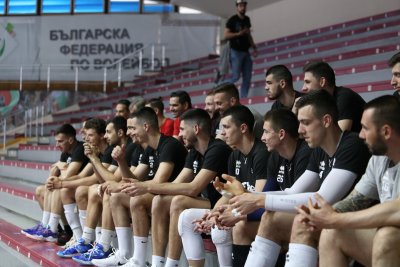 Седем волейболисти започват с националния тим за мъже