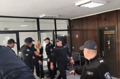 Съдът в Благоевград разреши екстрадицията на Елена Удря