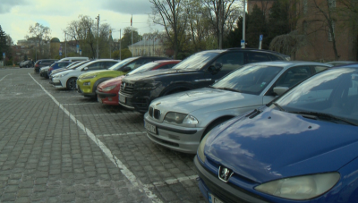 Софиянци се оплакват от липса на паркоместа заради злоупотреби с безплатни общински карти