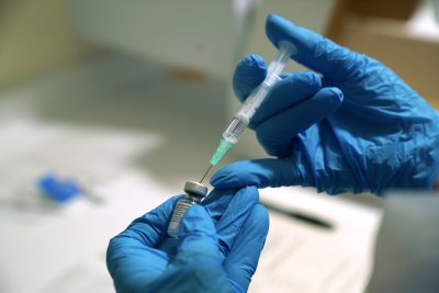 МЗ: 39% от гражданите се информират за ковид ваксините от официални източници