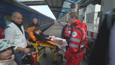 Евакуират ранени от Източна към Западна Украйна с влакове