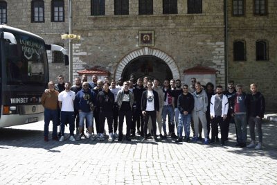 Представителният отбор на Локомотив Пловдив посети Бачковския манастир Успение Богородично