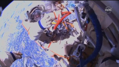 Космическа разходка: Руски космонавти прекараха 7 часа извън МКС