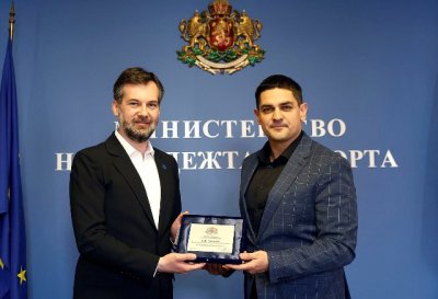 Радостин Василев се срещна с министъра на културата, младежта и спорта на Косово