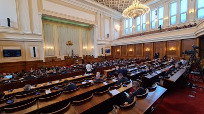 НС даде мандат на правителството за оказване на военнотехническа помощ на Украйна