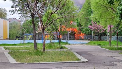 Пожар е избухнал в изоставени бараки на улица Подвис във