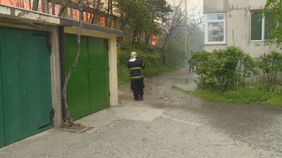 Пожар във Варна наложи спешна евакуация на хора от жилищен