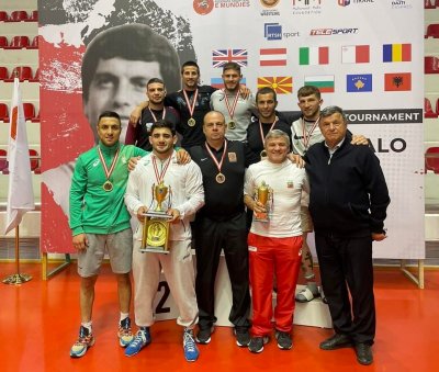 Класиците ни с шест титли от турнир по борба в Тирана