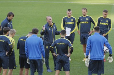 Националният отбор по футбол на Украйна започна подготовка за плейофа