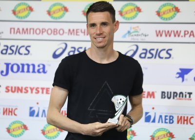 Футболистът на Локомотив Пловдив Бирсент Карагерен получи приза за играч